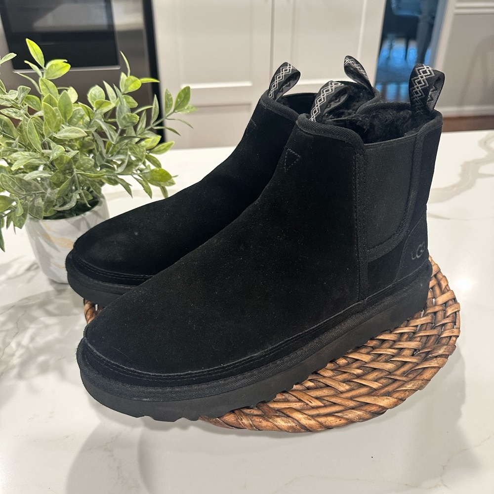 UGG Neumel Chelsea Boots
